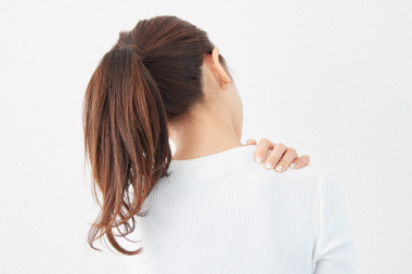 首・肩の痛みが慢性的にある方に骨盤矯正が必要理由とは？