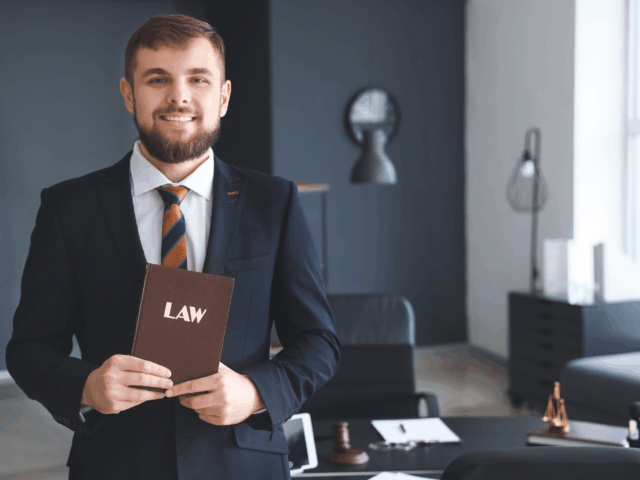 交通事故に遭ってしまった時、弁護士対応は必要？整骨院目線で解説