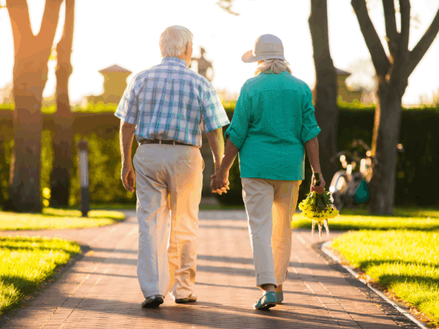 【年齢のせい…と諦めないで】歩く時の不安をなくしましょう！